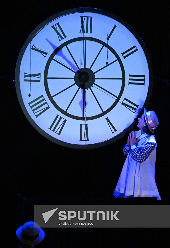 Russia Puppet Theatre Alice in Wonderland