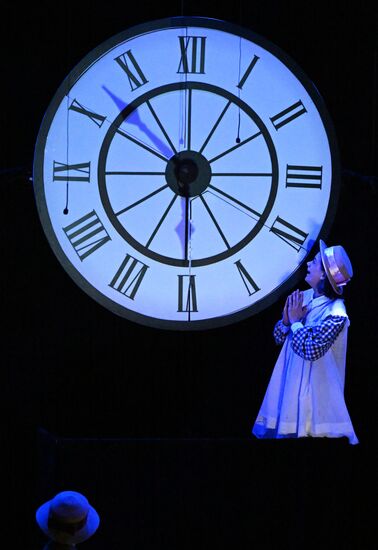 Russia Puppet Theatre Alice in Wonderland