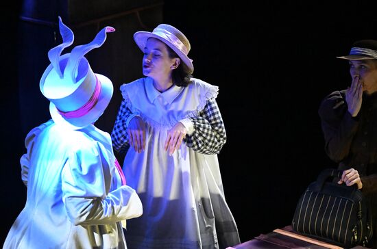 Russia Puppet Theatre Alice in Wonderland