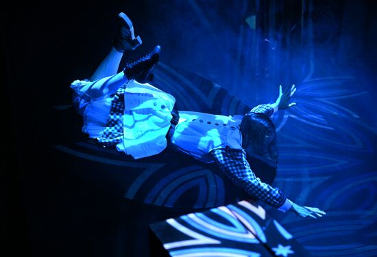 Russia Puppet Theatre Alice in Wonderland