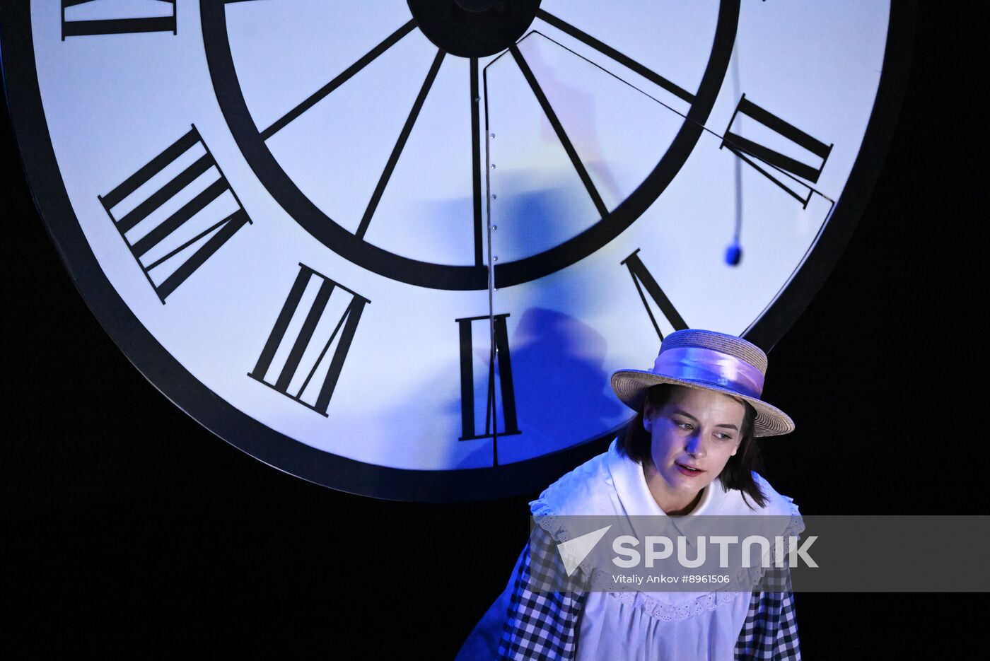 Russia Puppet Theatre Alice in Wonderland