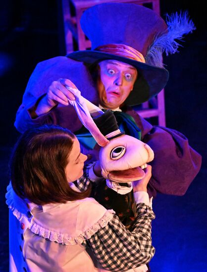 Russia Puppet Theatre Alice in Wonderland