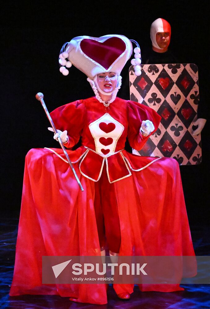 Russia Puppet Theatre Alice in Wonderland
