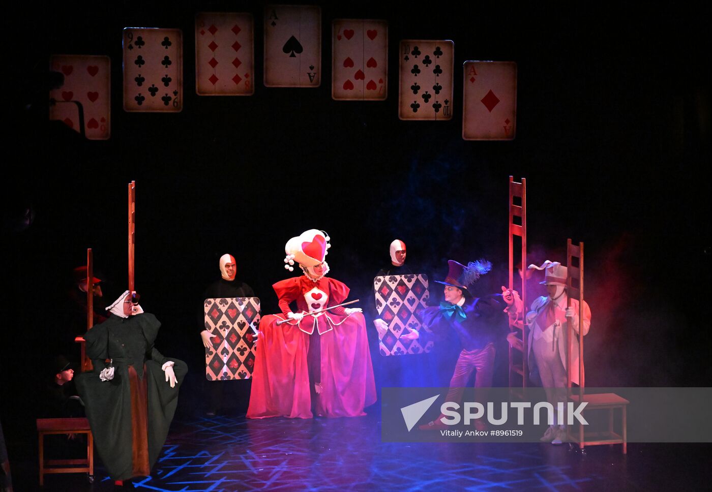 Russia Puppet Theatre Alice in Wonderland