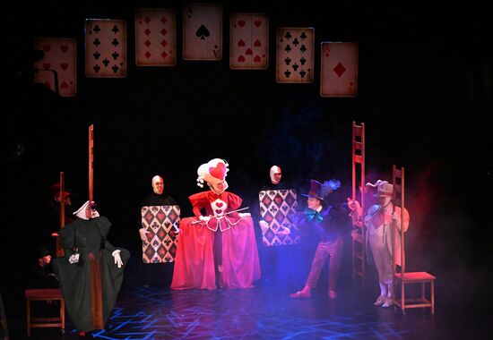 Russia Puppet Theatre Alice in Wonderland