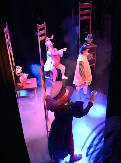 Russia Puppet Theatre Alice in Wonderland