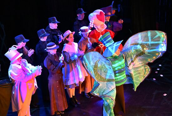 Russia Puppet Theatre Alice in Wonderland