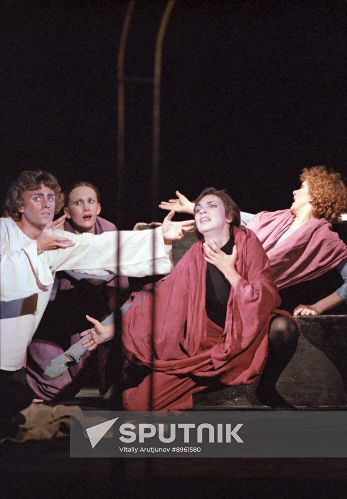 'A Red Horse' stage play