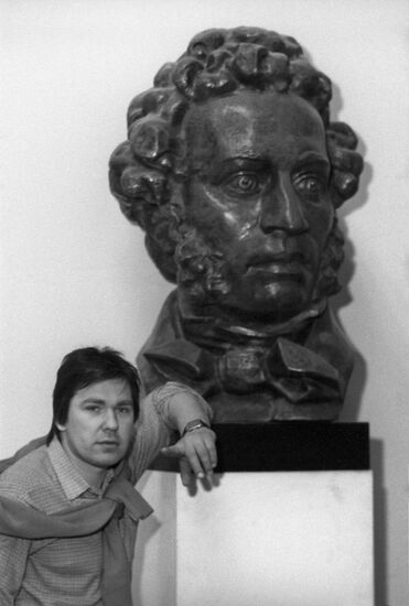 Sculptor Alexander Rukavishnikov