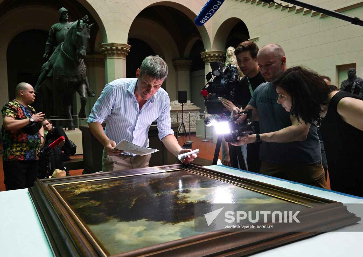 Russia Art Landscape Painting Exhibition Preparations