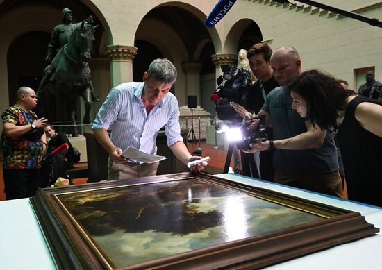 Russia Art Landscape Painting Exhibition Preparations