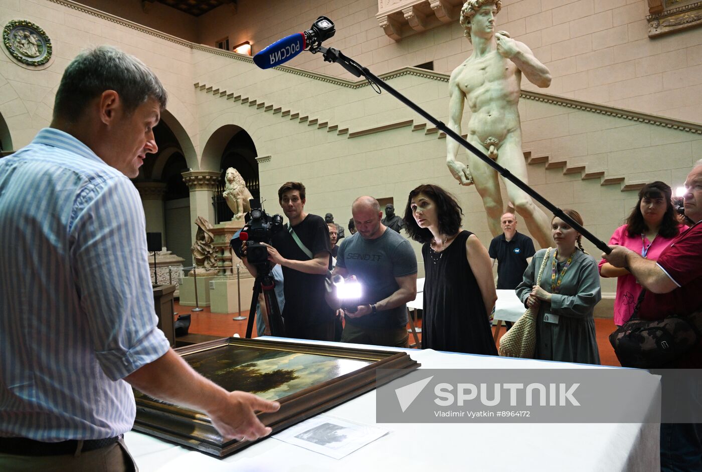 Russia Art Landscape Painting Exhibition Preparations