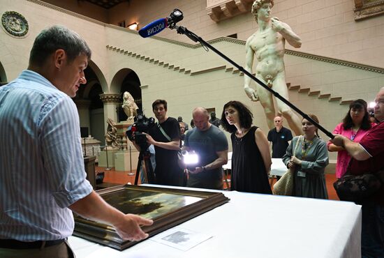 Russia Art Landscape Painting Exhibition Preparations