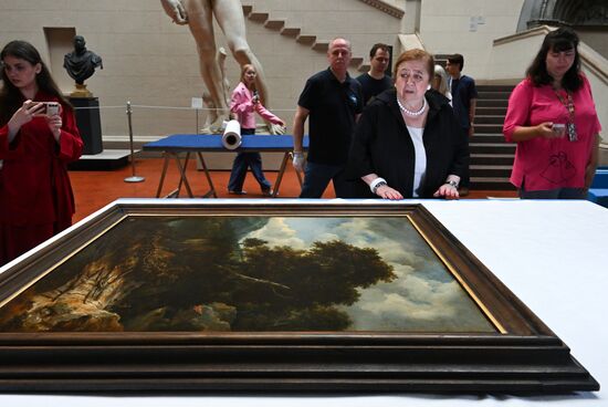 Russia Art Landscape Painting Exhibition Preparations