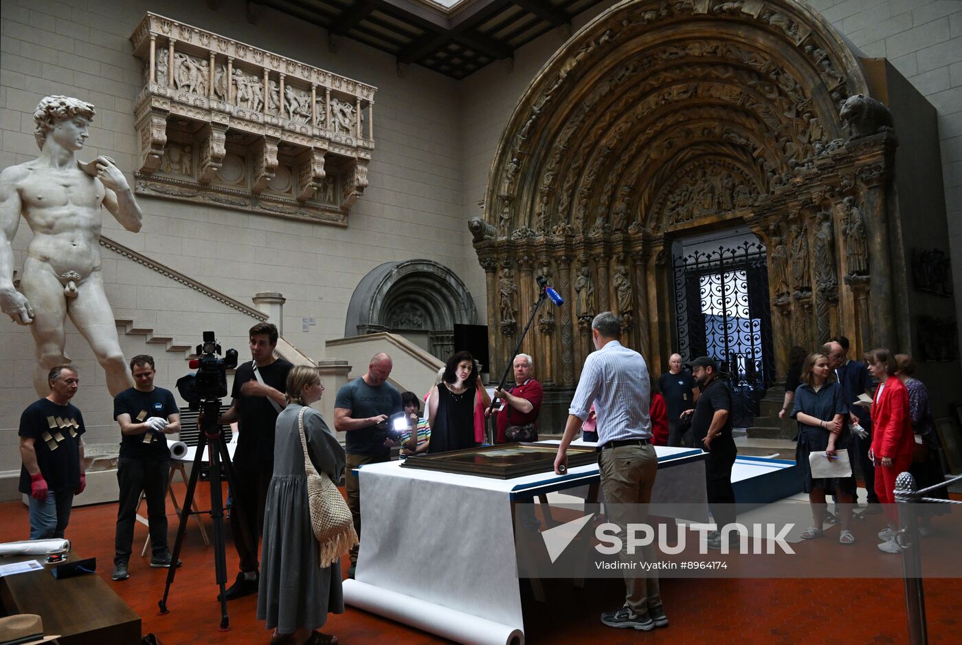 Russia Art Landscape Painting Exhibition Preparations