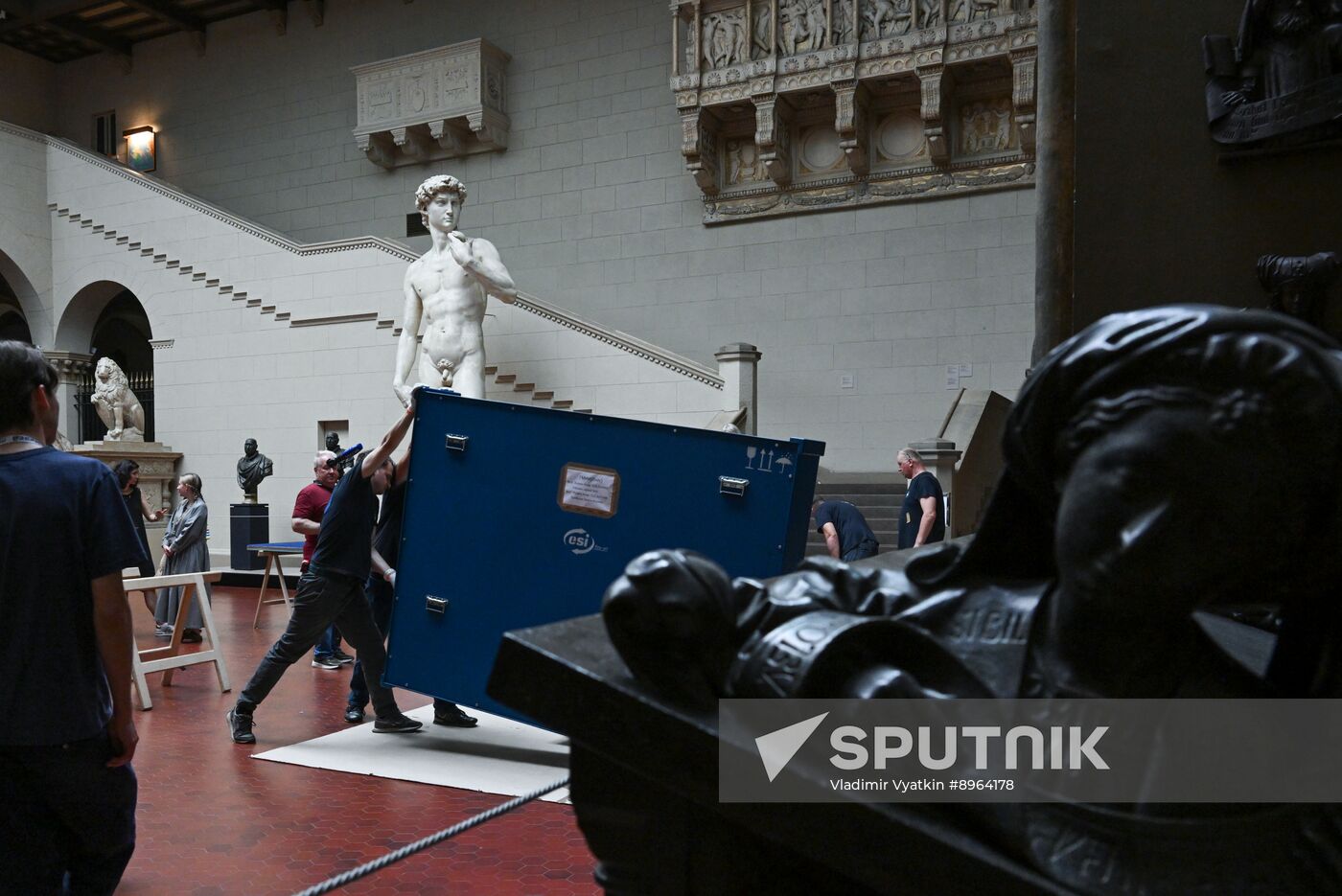 Russia Art Landscape Painting Exhibition Preparations