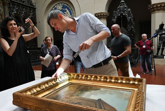 Russia Art Landscape Painting Exhibition Preparations