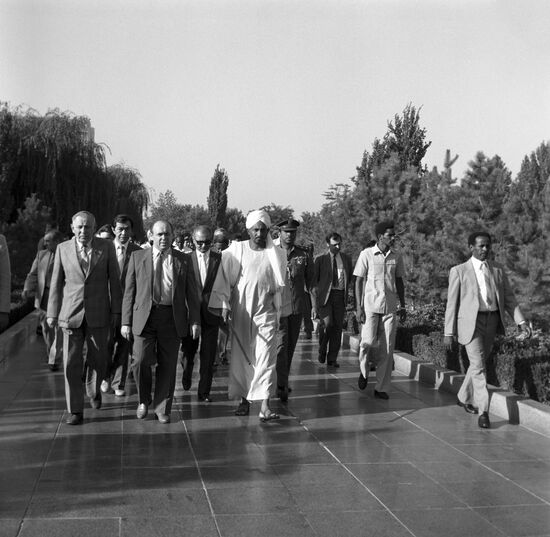 Sudanese Prime Minister Sadik al-Mahdi visits USSR