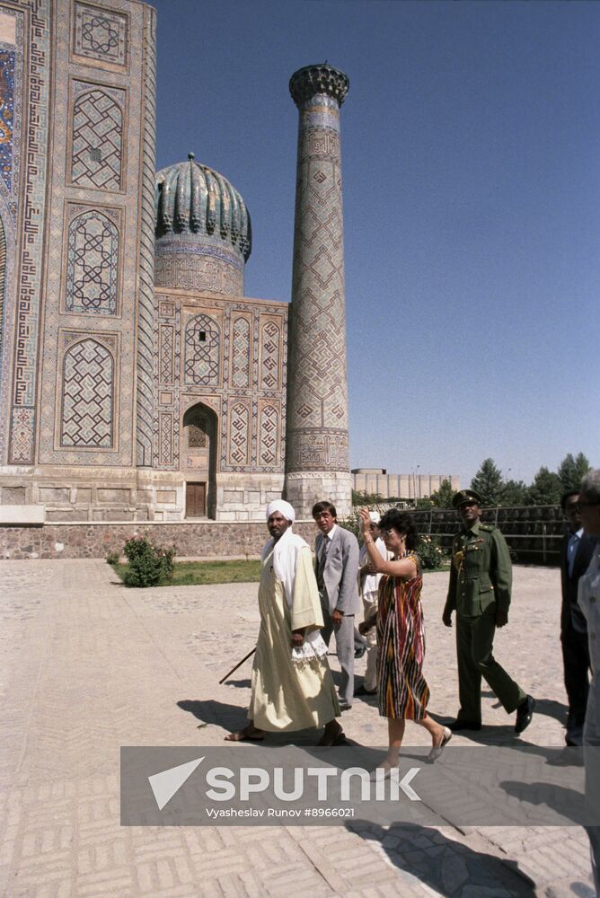 Prime Minister of Sudan Sadiq al-Mahdi visits USSR