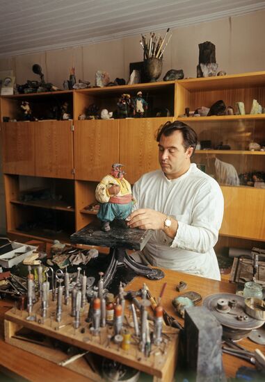 Soviet sculptor and jewelry artist Vasily Konovalenko