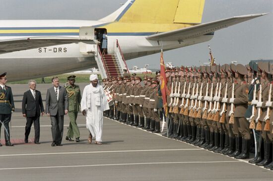 Prime Minister of Sudan Sadiq al-Mahdi visits USSR