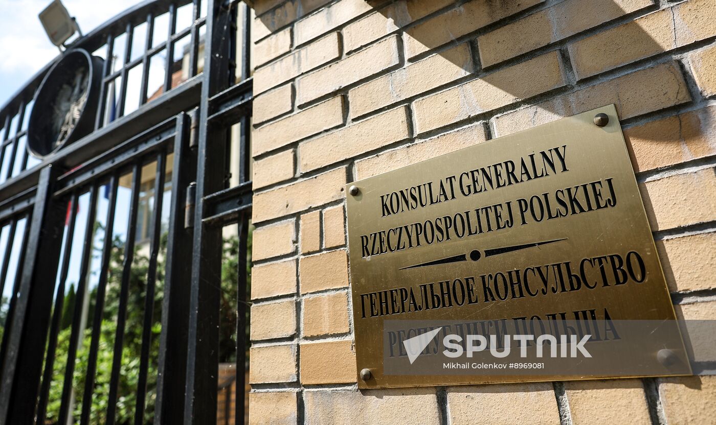 Russia Poland Consulate Closure