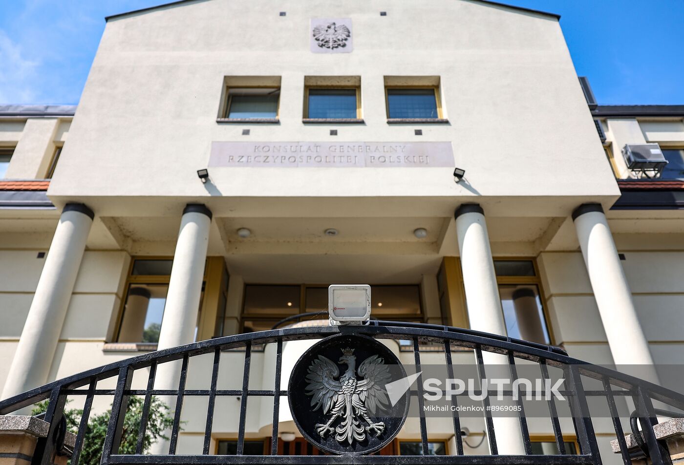 Russia Poland Consulate Closure