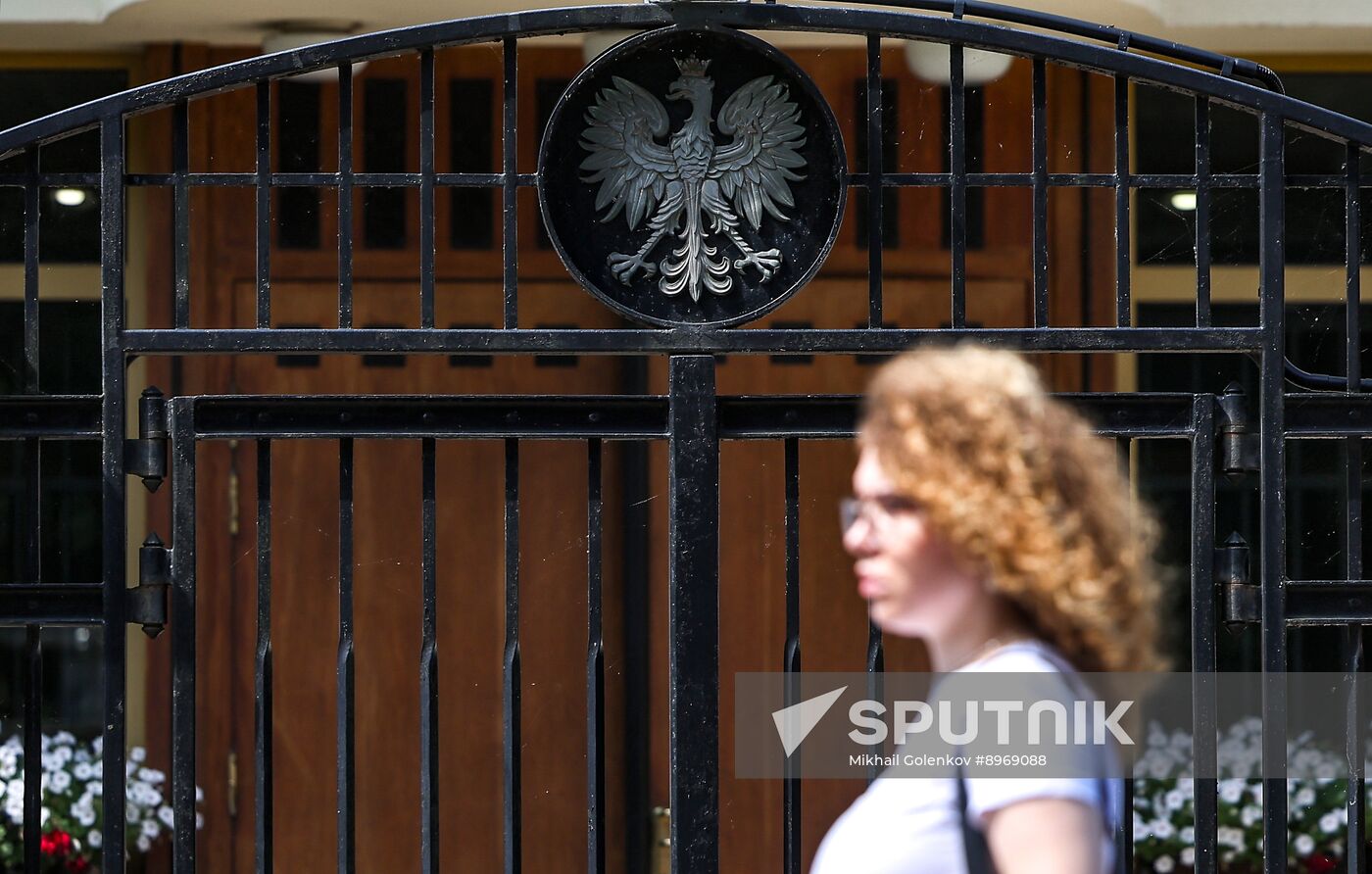 Russia Poland Consulate Closure