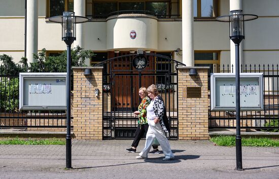 Russia Poland Consulate Closure