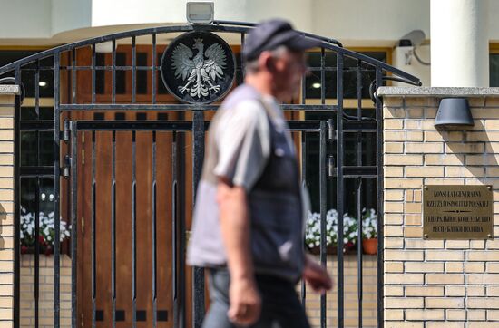 Russia Poland Consulate Closure