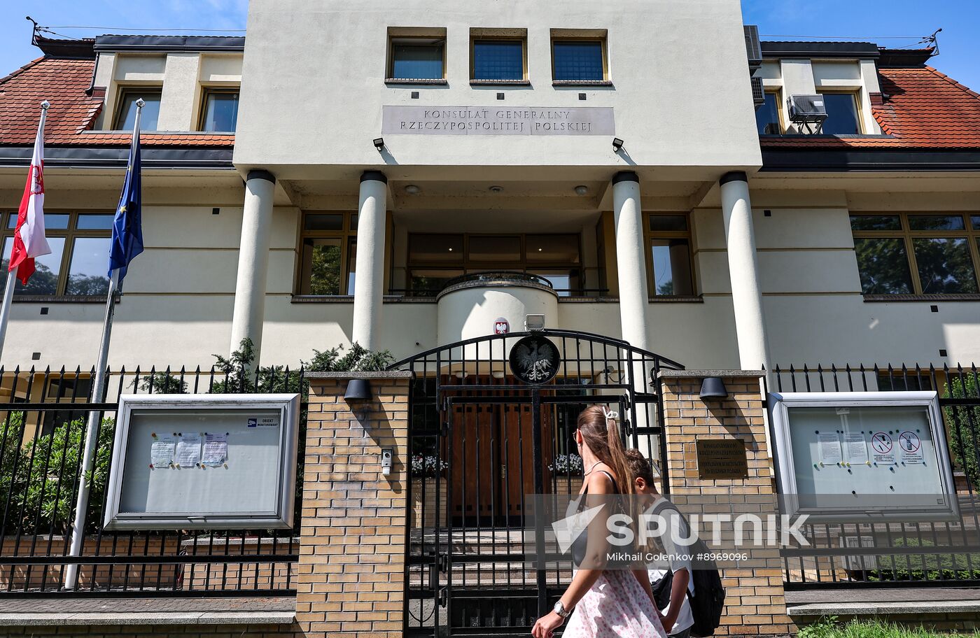 Russia Poland Consulate Closure