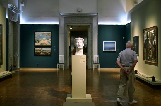 Russia Art Seascape Exhibition
