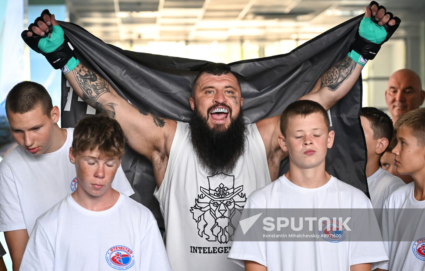 Russia Mixed Martial Arts Show