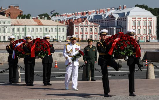 Russia Navy Day Flower Laying