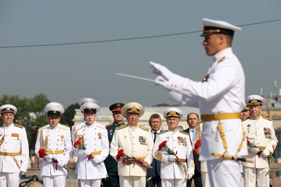 Russia Navy Day Flower Laying