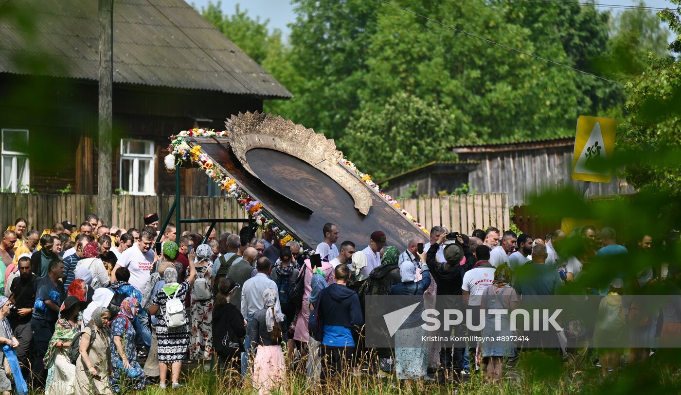 Russia Religion All Merciful Savior Icon Procession
