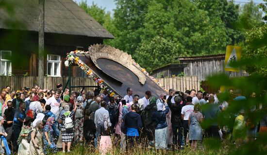 Russia Religion All Merciful Savior Icon Procession