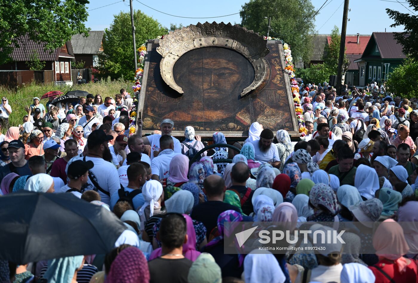 Russia Religion All Merciful Savior Icon Procession