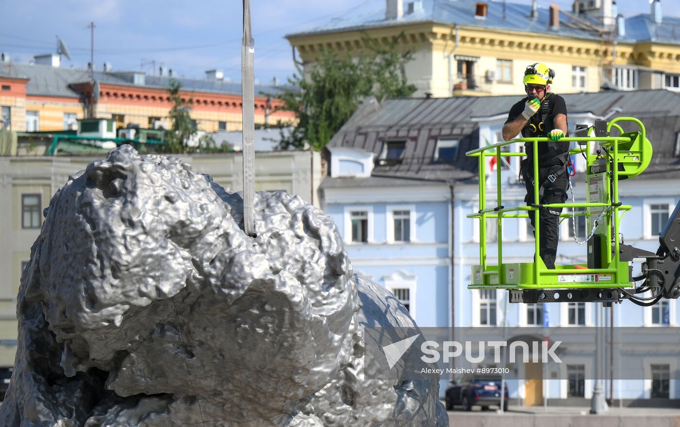 Russia Art Big Clay Sculpture Dismantling