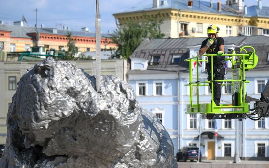 Russia Art Big Clay Sculpture Dismantling