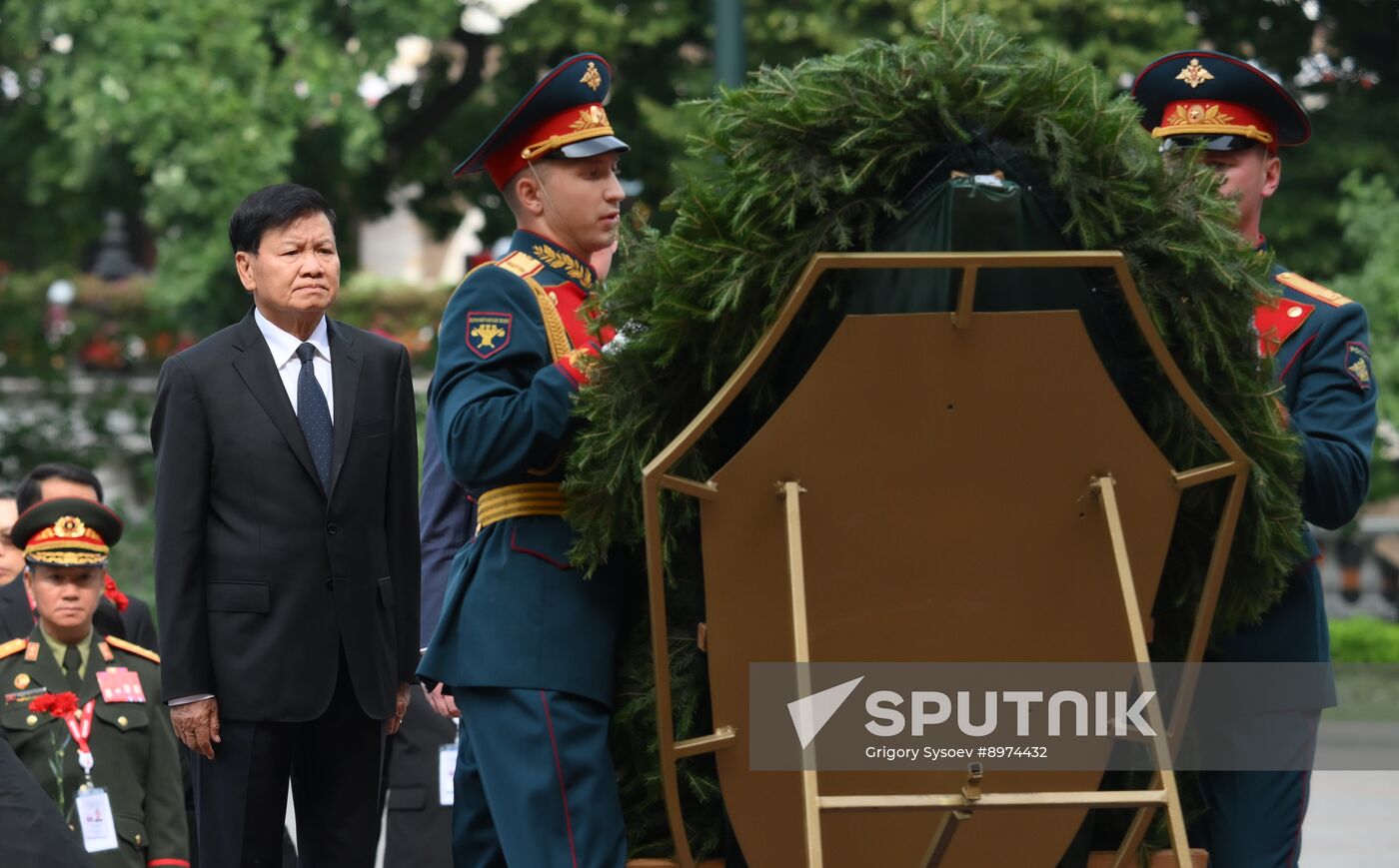 Russia Laos Wreath Laying