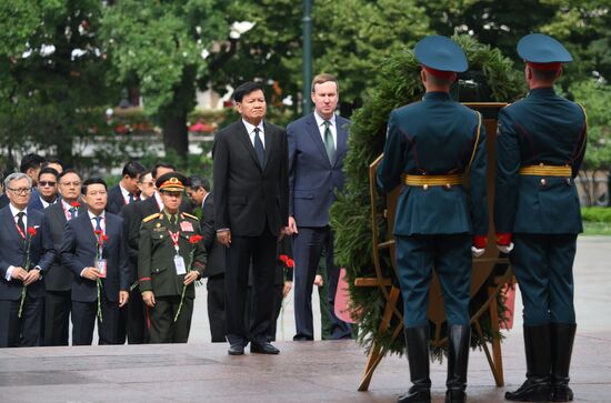 Russia Laos Wreath Laying