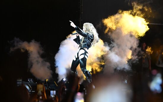 Armenia Entertaninment Lopez