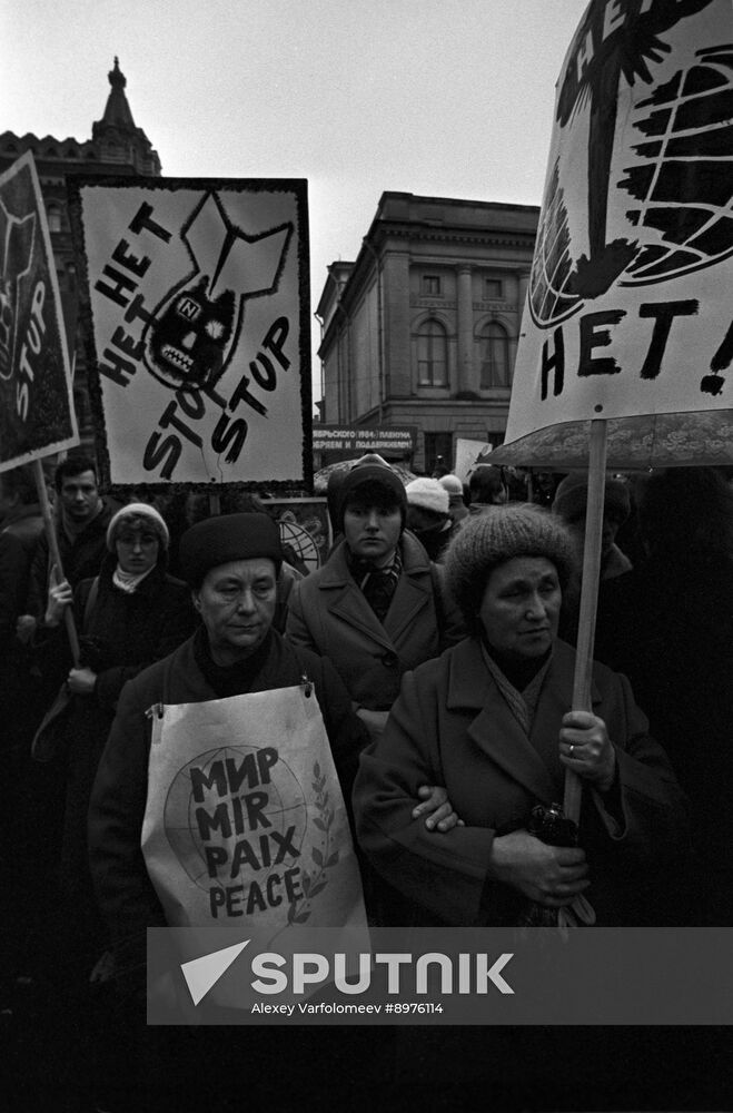 Anti-war rally in Leningrad