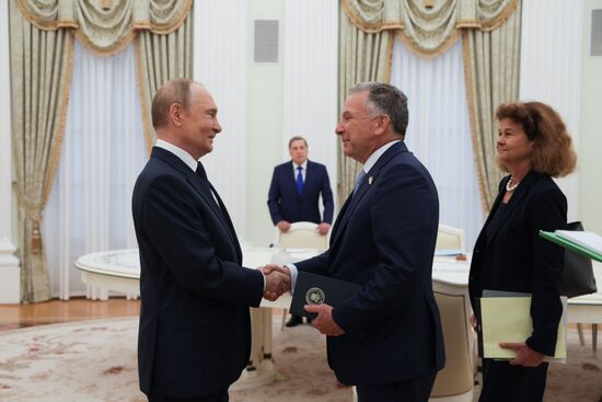 Russia US