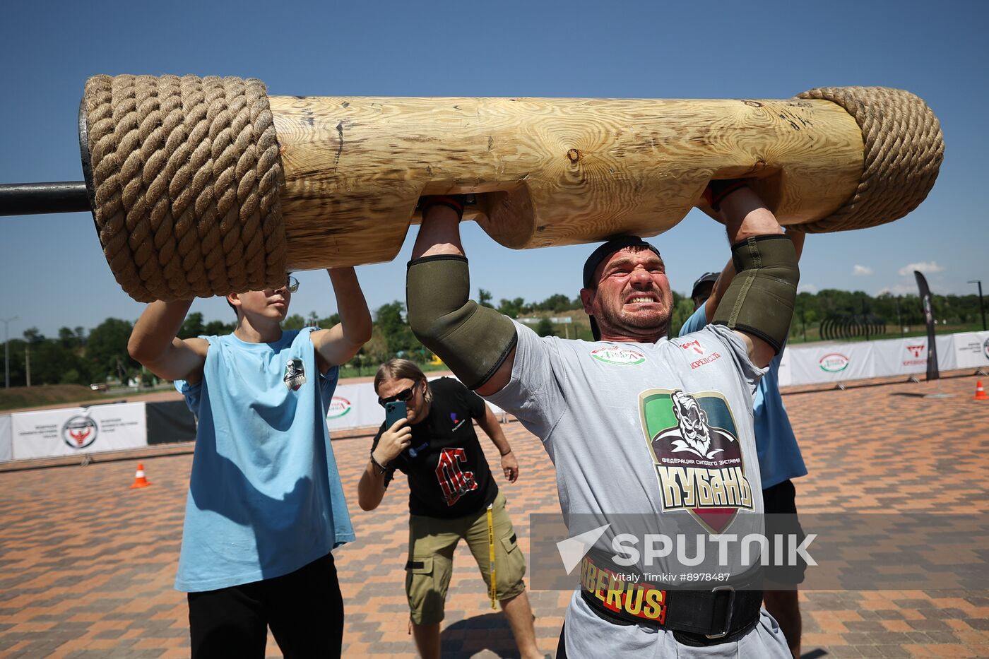Russia Weight Lifting Competition
