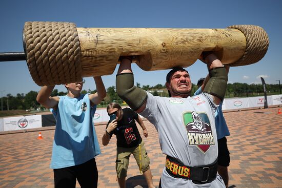 Russia Weight Lifting Competition