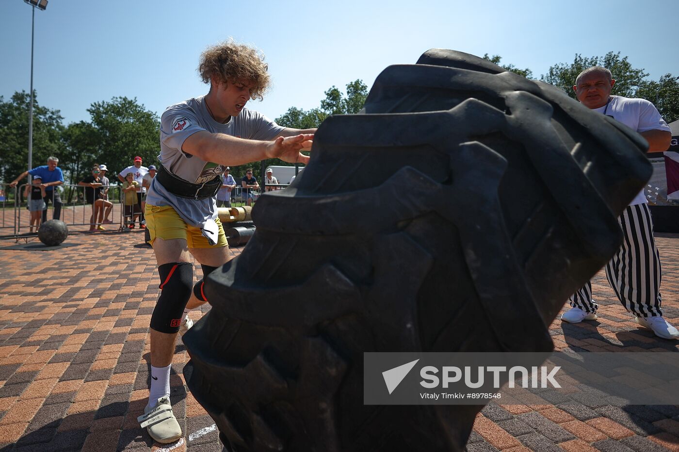 Russia Weight Lifting Competition
