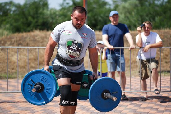 Russia Weight Lifting Competition