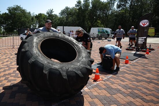 Russia Weight Lifting Competition